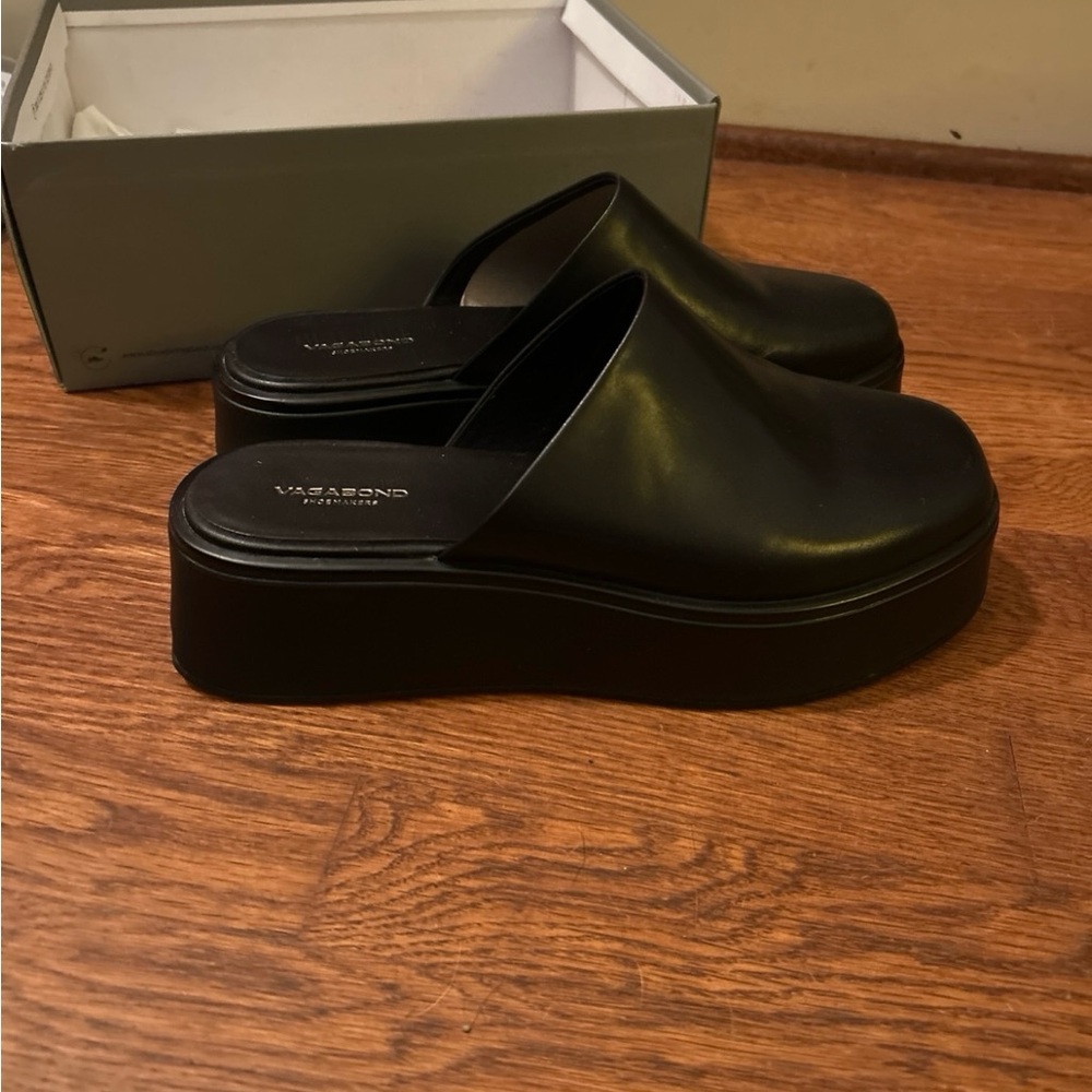 Vagabond Women's Black Platform Mules